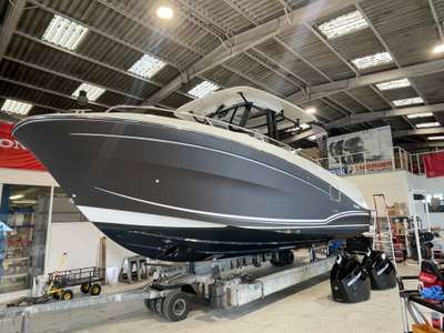 Barca JEANNEAU CAP CAMARAT 10.5 CC usato Francia