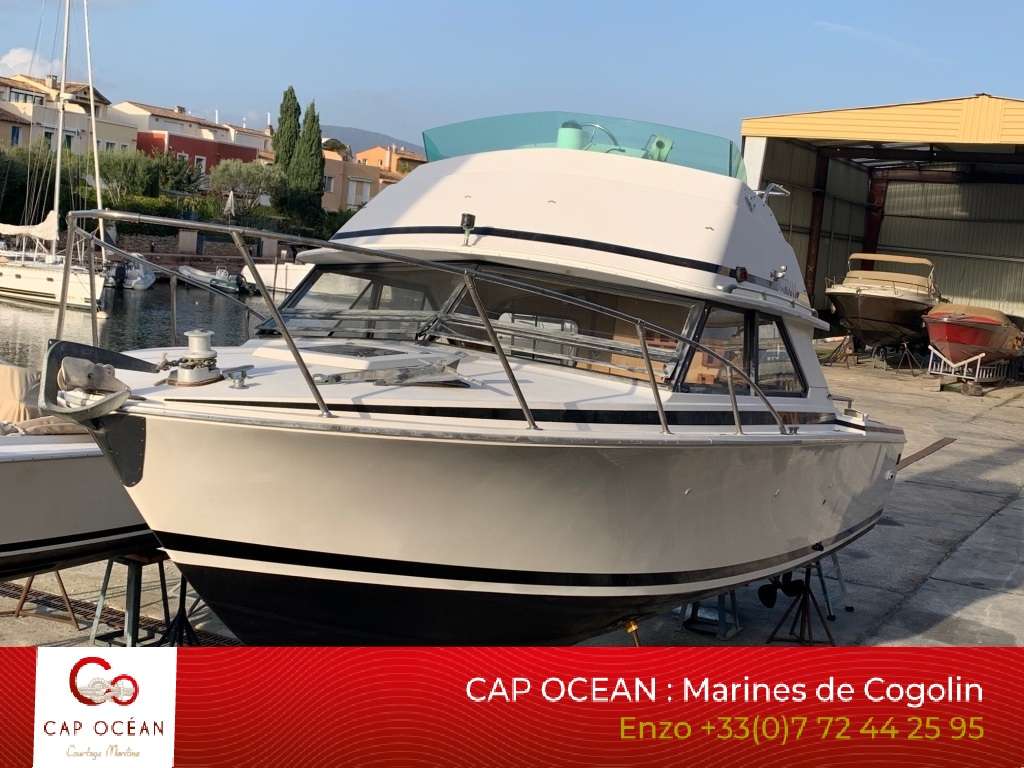 Bertram BERTRAM 28 FLYBRIDGE CRUISER