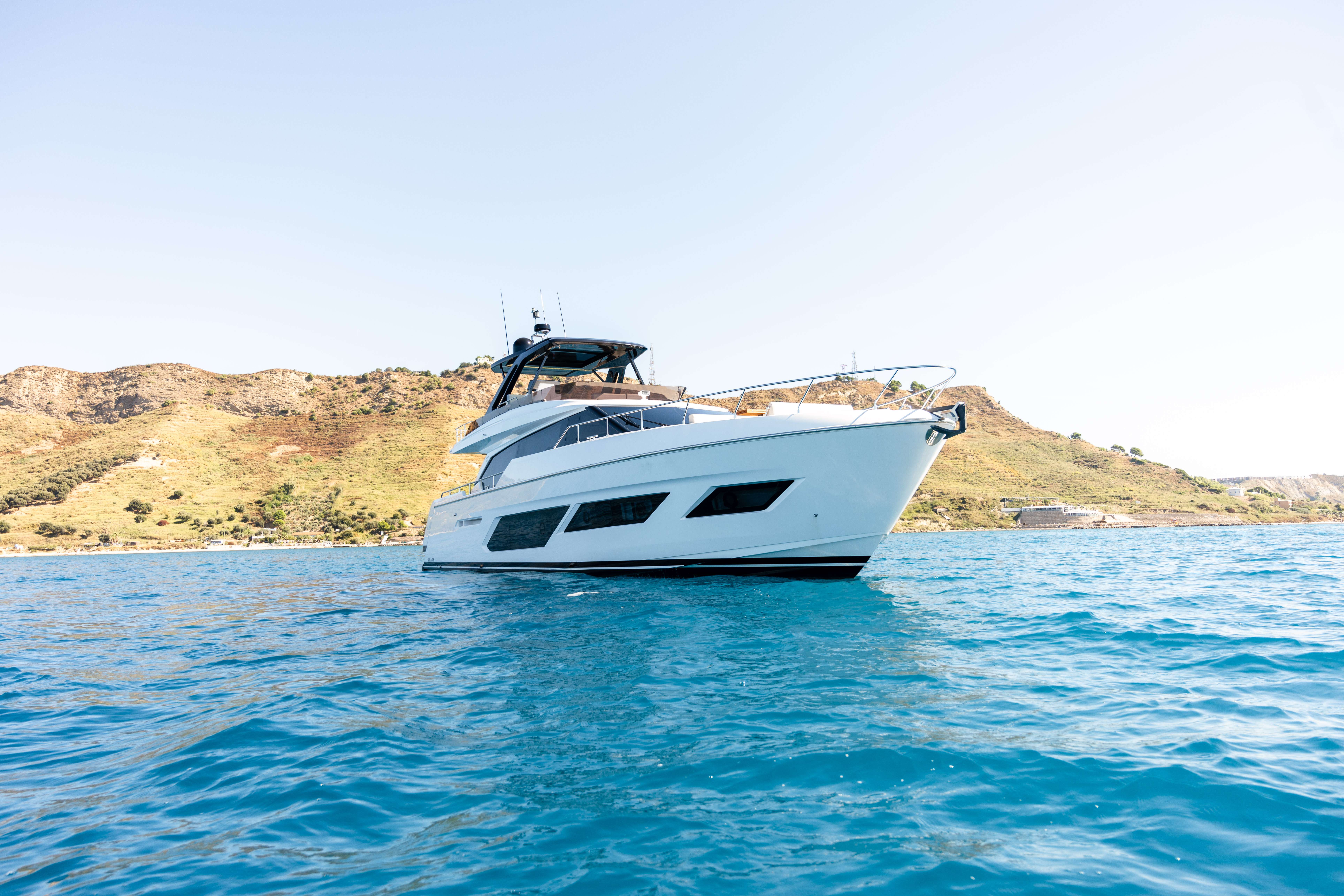 Ferretti Yachts 720 used - photo 1