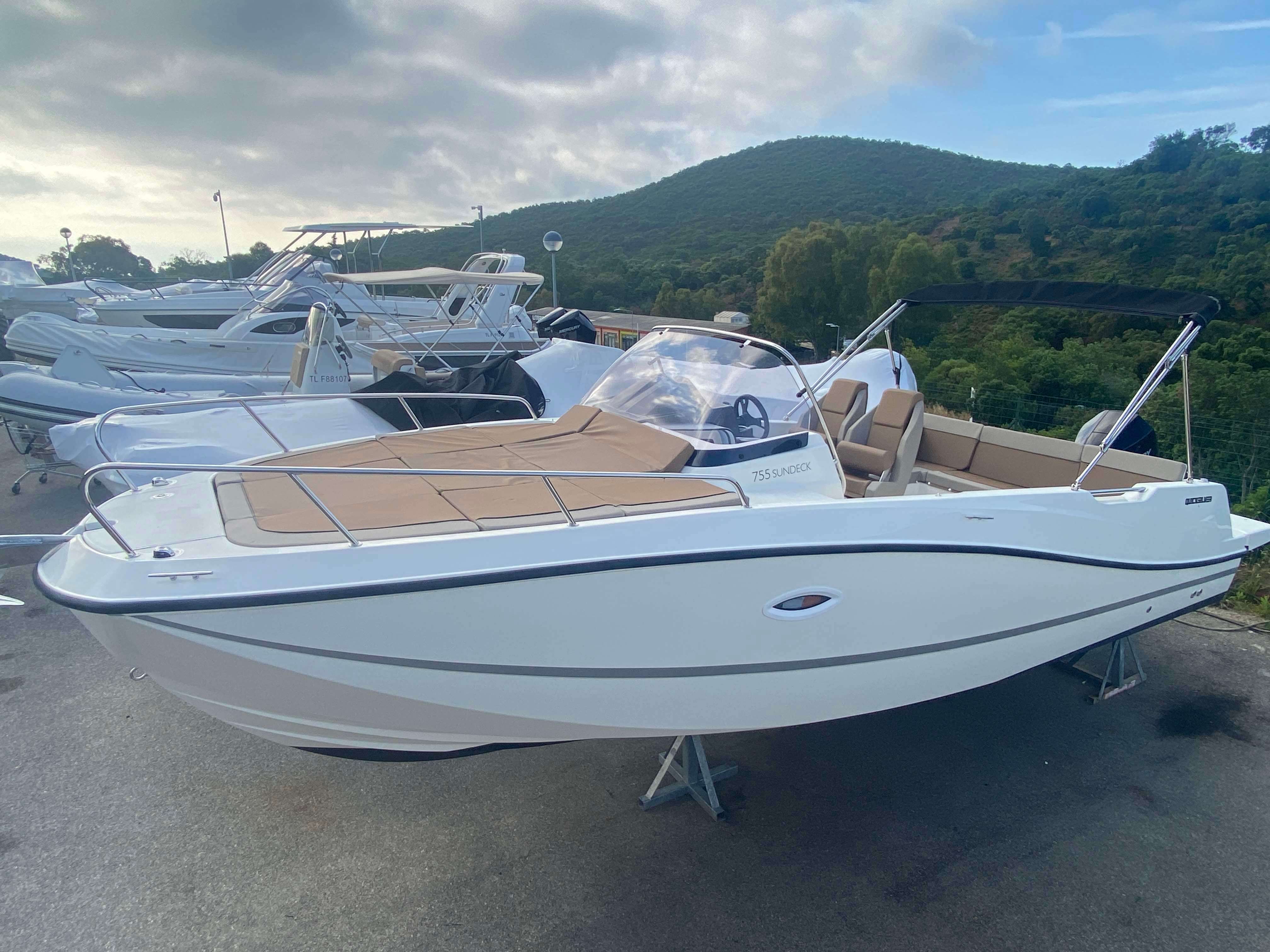Quicksilver QUICKSILVER ACTIV 755 SUNDECK