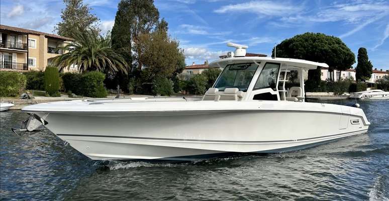 2022 Boston Whaler OUTRAGE 380 - Photo 1