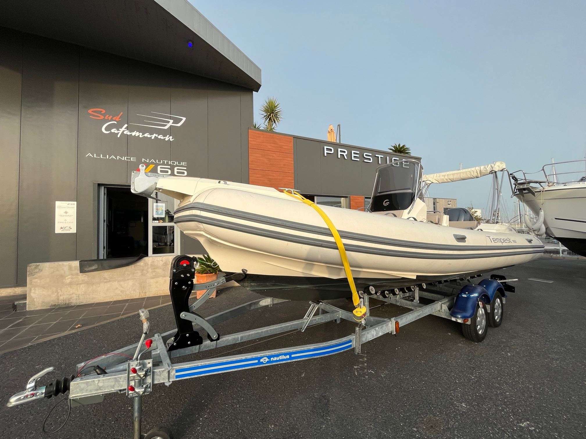 Capelli TEMPEST 700
