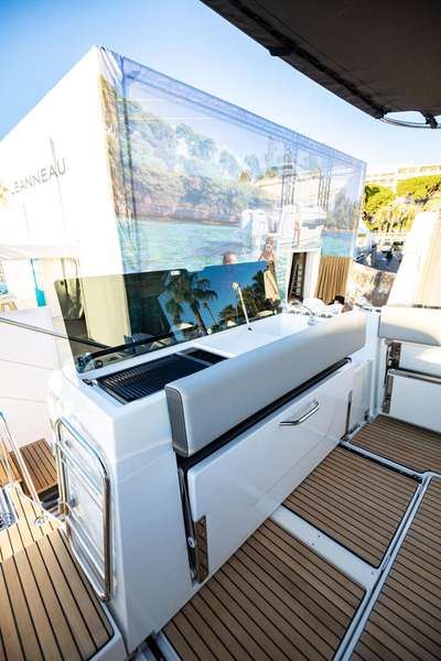 Bateau JEANNEAU MERRY FISHER 895 SPORT neuf France