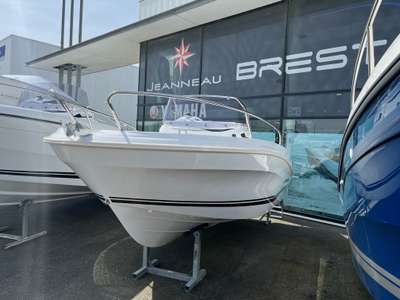 Bateau JEANNEAU CAP CAMARAT 5.5 CC SÉRIE 2 neuf France