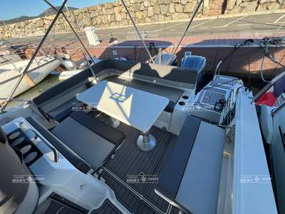Barca JEANNEAU CAP CAMARAT 9.0 WA usato Francia