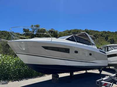Barca JEANNEAU LEADER 33 usato Francia