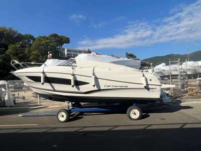Barca JEANNEAU CAP CAMARAT 7.5 DC usato Francia