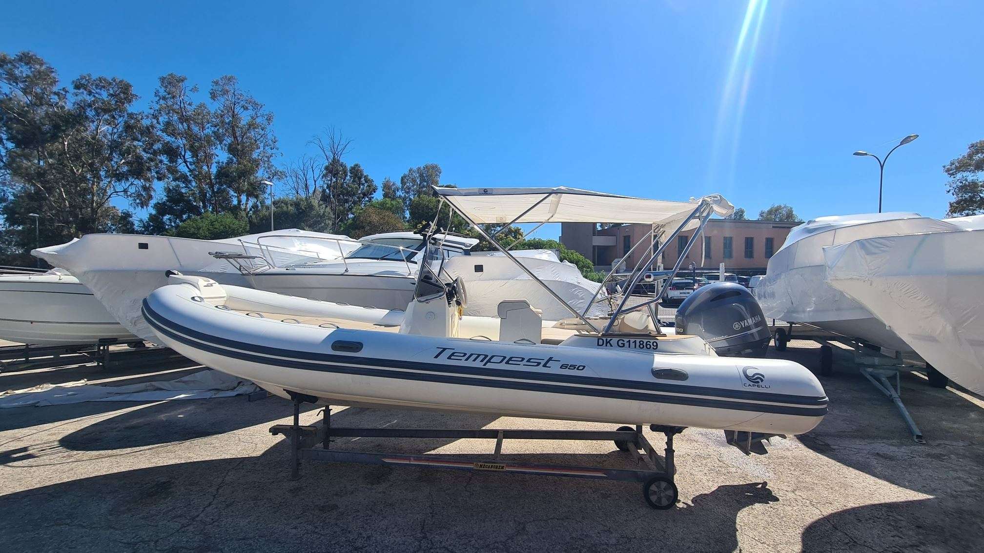 Capelli TEMPEST 650