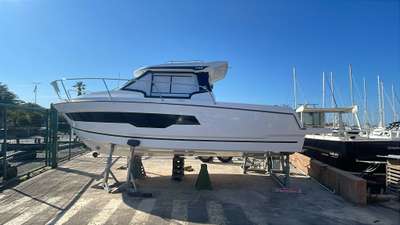 Barca JEANNEAU MERRY FISHER 795 nuovo Francia