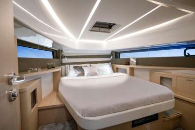 Barca JEANNEAU DB 37 IB nuovo Francia