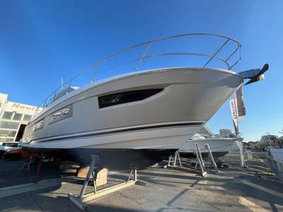 Barca JEANNEAU LEADER 46 usato Francia