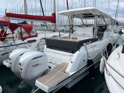 Barca JEANNEAU CAP CAMARAT 10.5 WA usato Francia