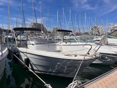 Barca JEANNEAU CAP CAMARAT 6.5 CC SÉRIE 3 usato Francia