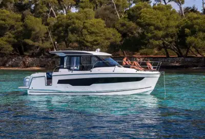 Barca JEANNEAU MERRY FISHER 895 nuovo Regno Unito