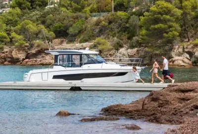 Barca JEANNEAU MERRY FISHER 895 nuovo Regno Unito