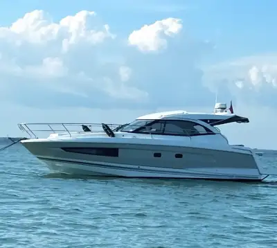 Barca JEANNEAU LEADER 36 SPORT TOP usato Regno Unito
