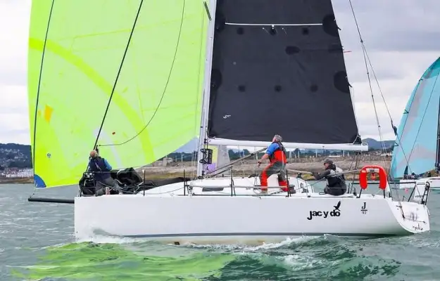 2010 J Boats J 97