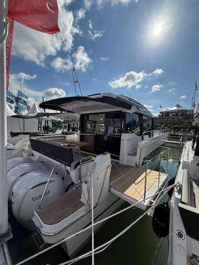 Barca JEANNEAU MERRY FISHER 1295 COUPE nuovo Francia