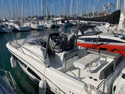 Barca JEANNEAU CAP CAMARAT 9.0 WA usato Francia