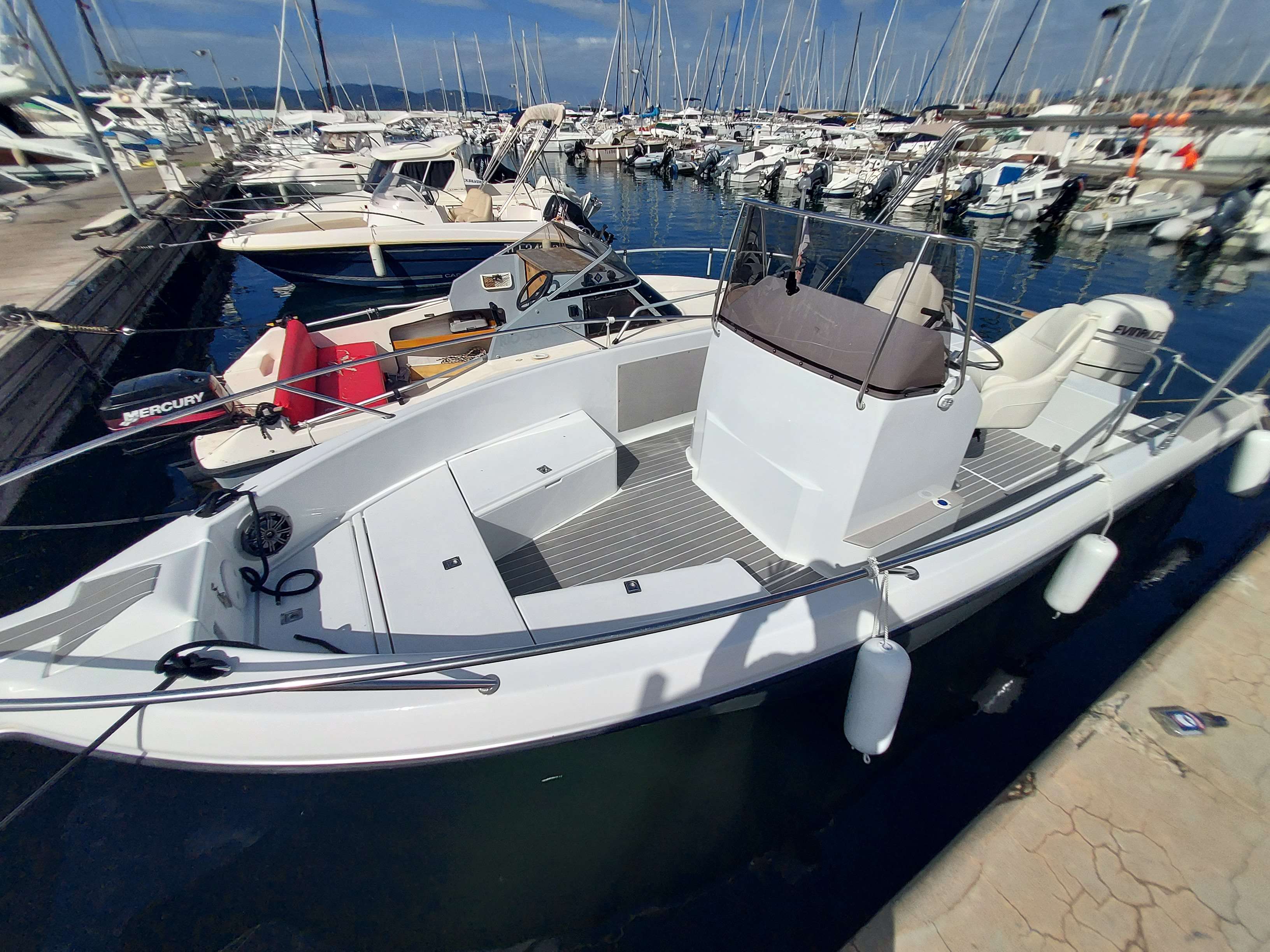 Jeanneau CAP CAMARAT 675