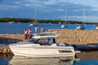 Barca JEANNEAU MERRY FISHER 795 nuovo Francia