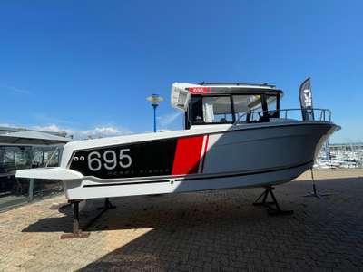 Barca JEANNEAU MERRY FISHER 695 SPORT SÉRIE 2 nuovo Francia