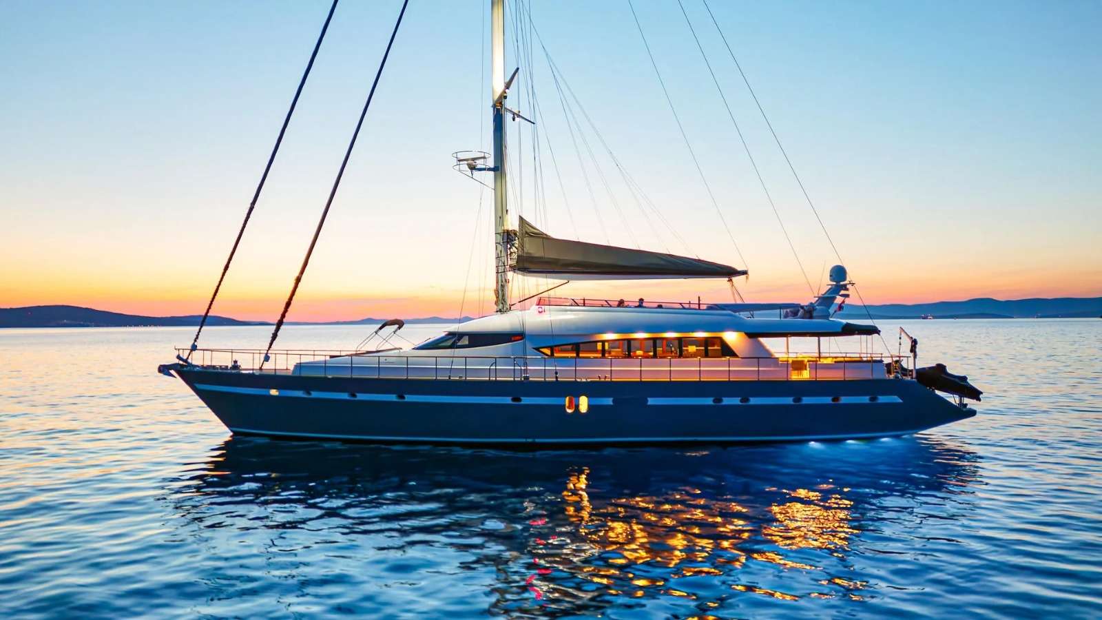 LUXURY 32M MOTOR SAILER used - photo 1