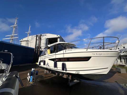 2017 Jeanneau MERRY FISHER 895 OFFSHORE