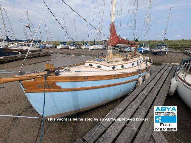 1962 CUSTOM ONE OFF TRADITIONAL BUILT WOODEN SAILING YACHT - Photo 1