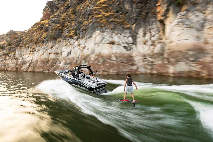 2025 CENTURION BOATS CENTURION NV233 - Photo 1