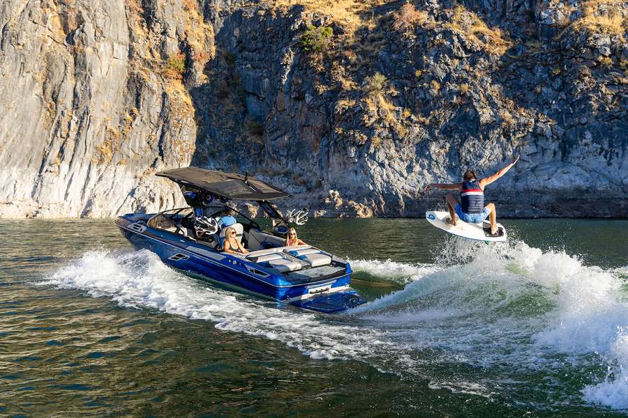 2025 CENTURION BOATS CENTURION RI230 - Photo 1