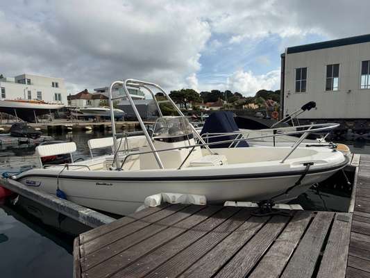 1999 Boston Whaler DAUNTLESS 18