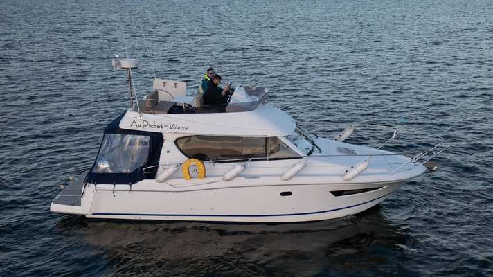 2011 Jeanneau MERRY FISHER 10