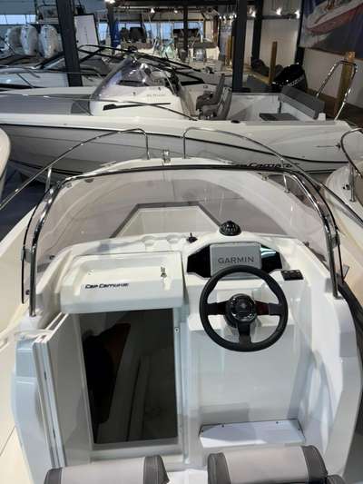 Barca JEANNEAU CAP CAMARAT 5.5 CC nuovo Paesi Bassi