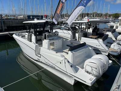 Barca JEANNEAU CAP CAMARAT 10.5 CC nuovo Francia