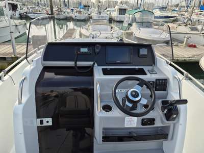 Barca JEANNEAU CAP CAMARAT 7.5 CC SÉRIE 3 usato Francia