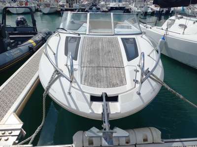 Barca JEANNEAU CAP CAMARAT 7.5 DC usato Francia