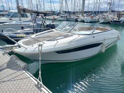 Barca JEANNEAU CAP CAMARAT 7.5 DC usato Francia