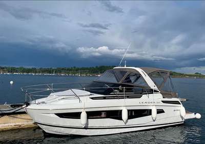 Barca JEANNEAU LEADER 30 usato Francia