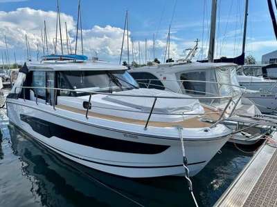 Barca JEANNEAU MERRY FISHER 1095 usato svizzero