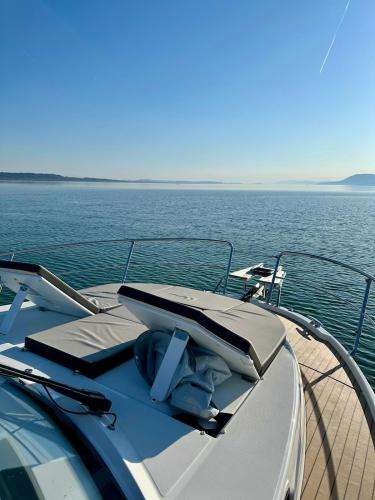 Barca JEANNEAU MERRY FISHER 1095 usato svizzero