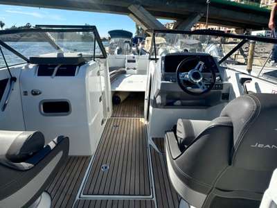Barca JEANNEAU CAP CAMARAT 7.5 BR usato Spagna