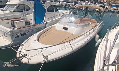Barca JEANNEAU CAP CAMARAT 715 WA usato Spagna