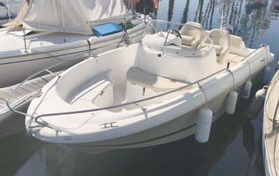 Barca JEANNEAU CAP CAMARAT 635 CC STYLE usato Francia